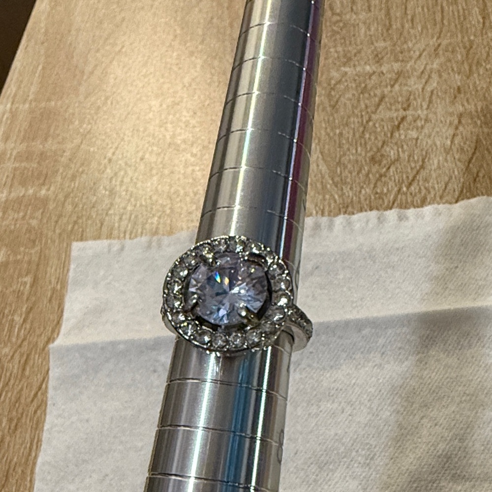 Elegant Silver Tone Women's Ring - Picture 5 of 5